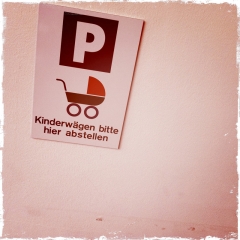 2011_07_02_kinderwagenparkplatz